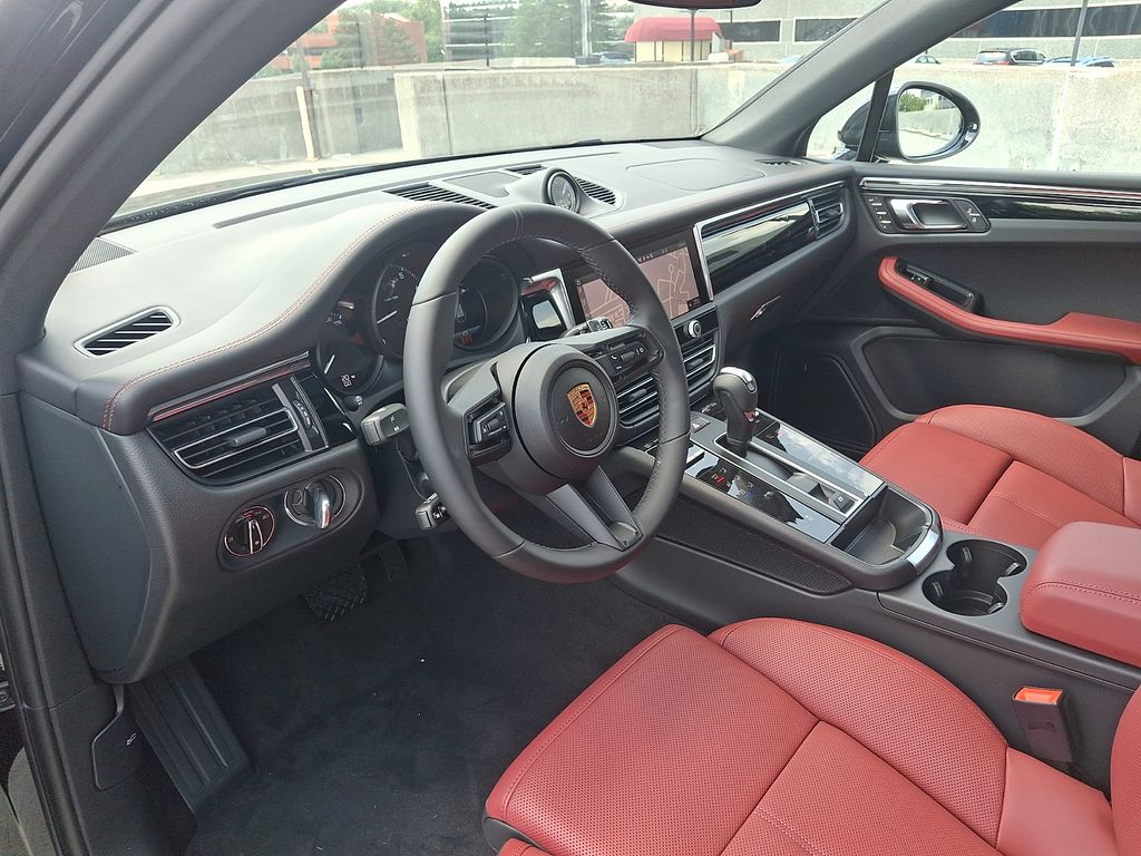 Thumbnail: 2026 Porsche Macan - 4