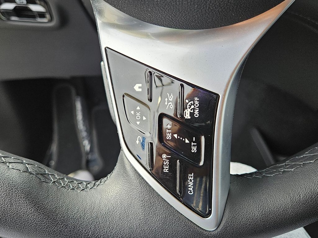 Used 2024 White Mercedes-Benz 350 SUV image 22