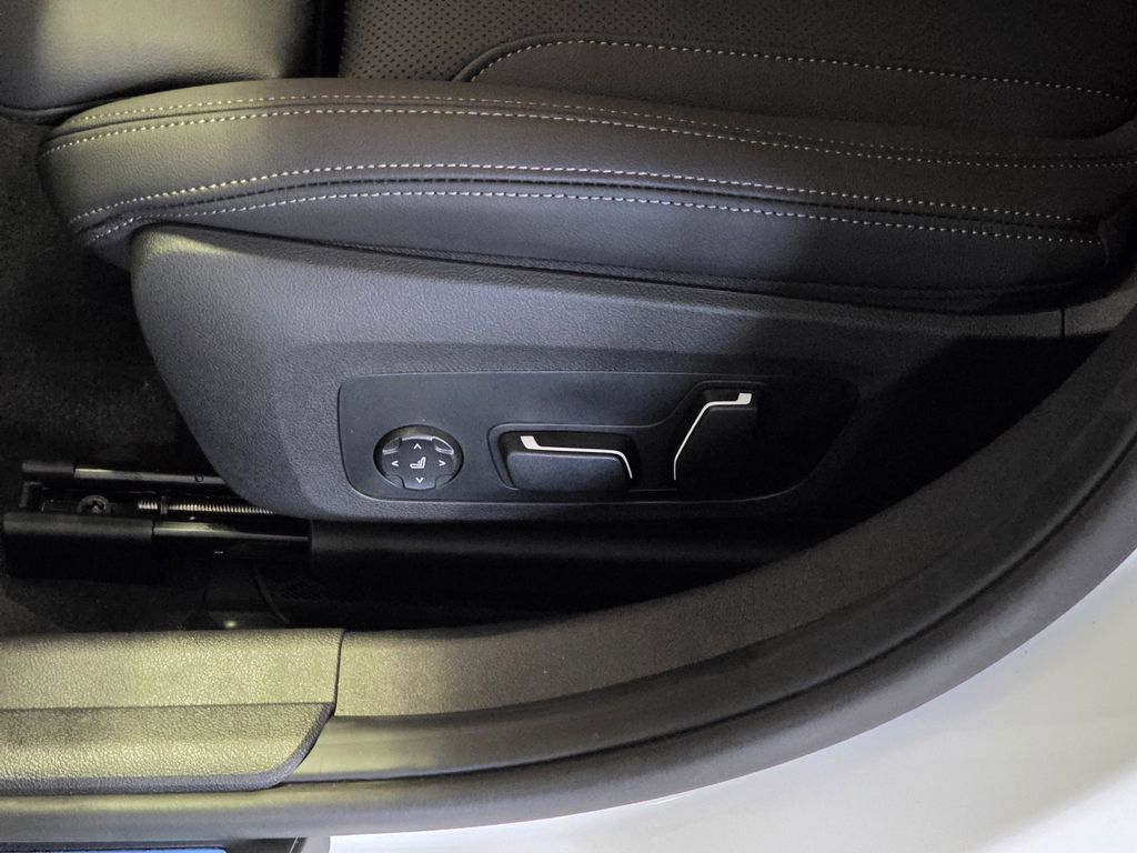 New 2026 White BMW 330i image 17