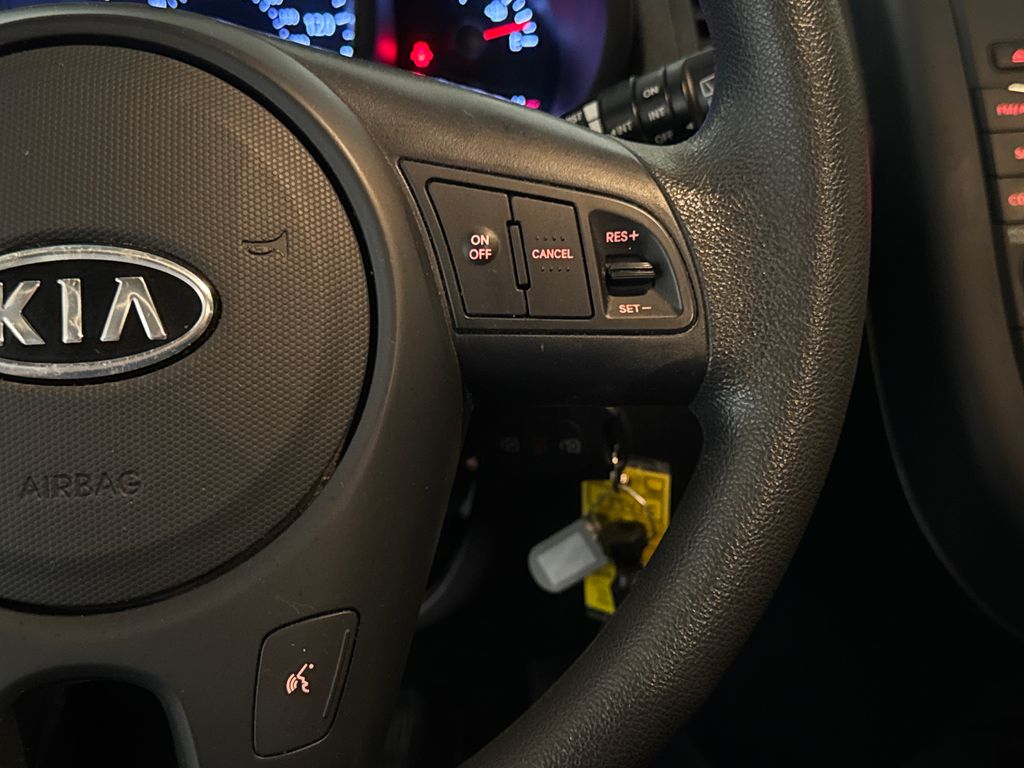Used 2012 Green Kia Base image 21