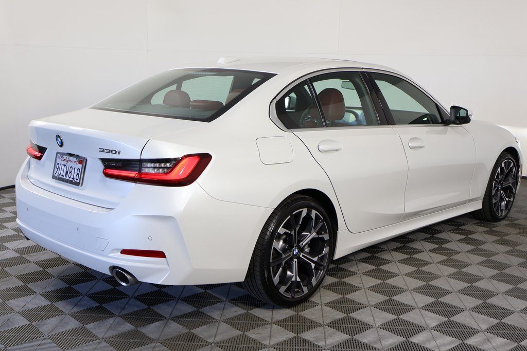 Thumbnail: 2025 BMW 3 Series - 4