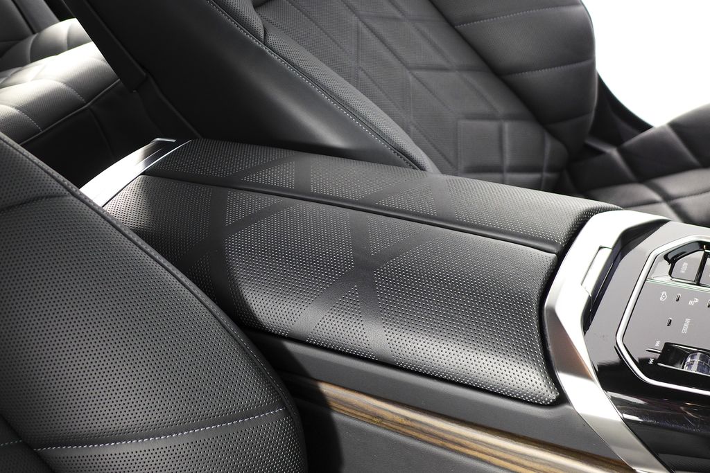 Thumbnail: 2024 BMW 7 Series - 16