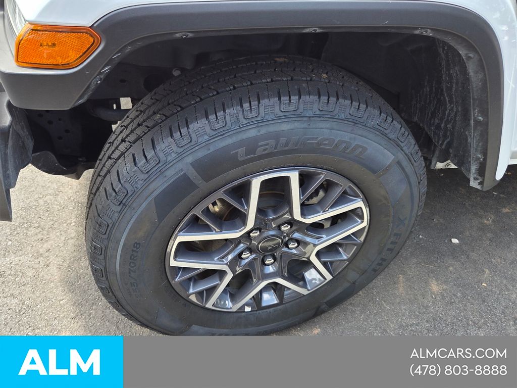Used 2025 White Jeep Sahara image 3