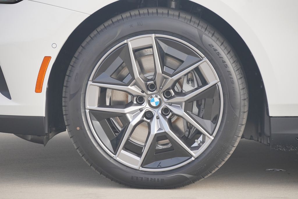 Thumbnail: 2026 BMW i5 - 5