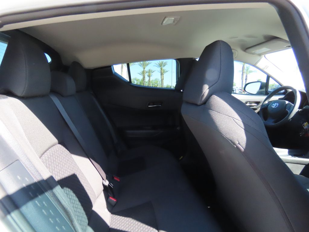2021 Toyota C-HR LE 21