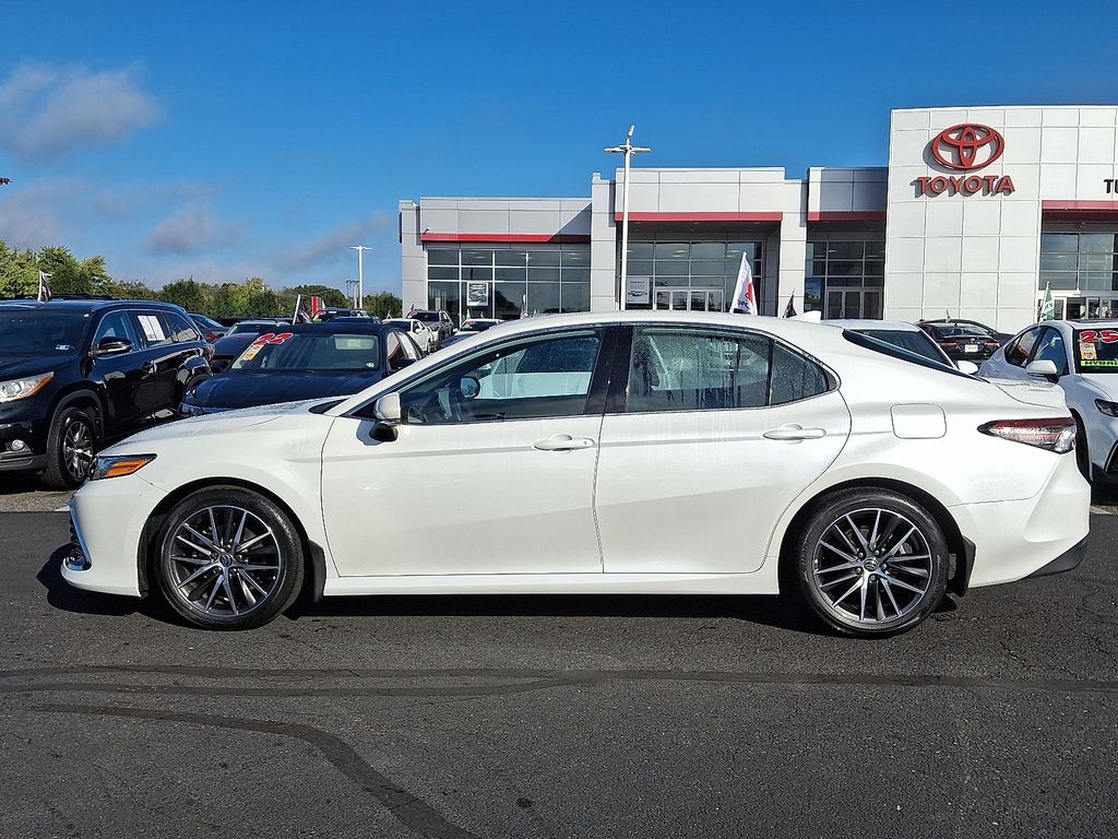 Thumbnail: 2021 Toyota Camry - 7