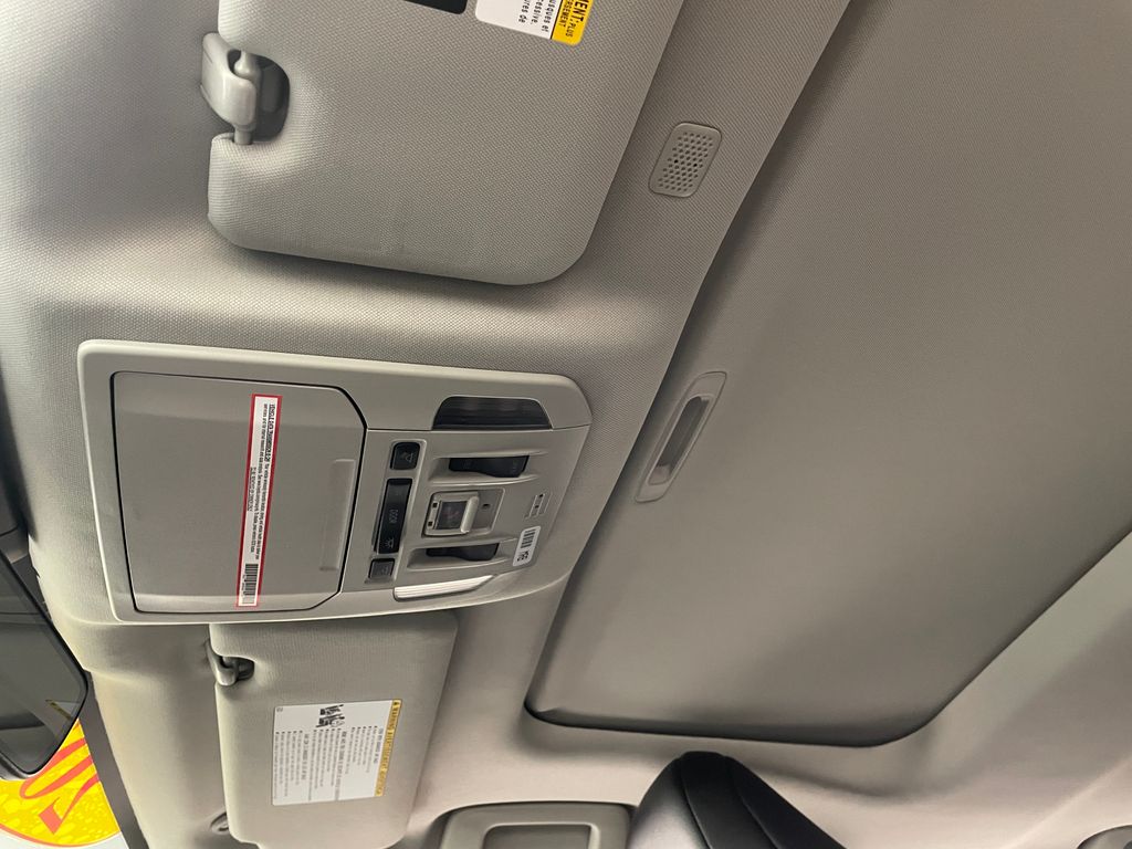 2022 Toyota Highlander XLE 32