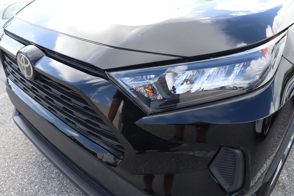 Thumbnail: 2021 Toyota RAV4 - 3