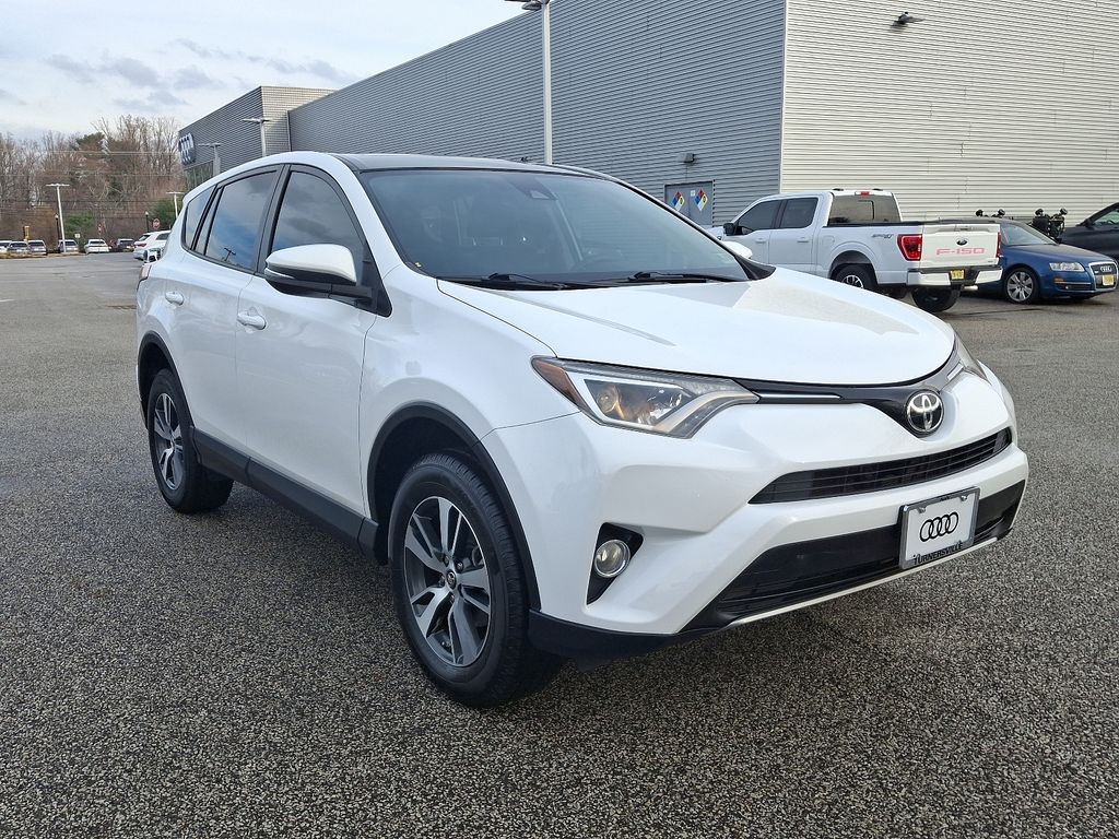 2018 Toyota RAV4 XLE 3