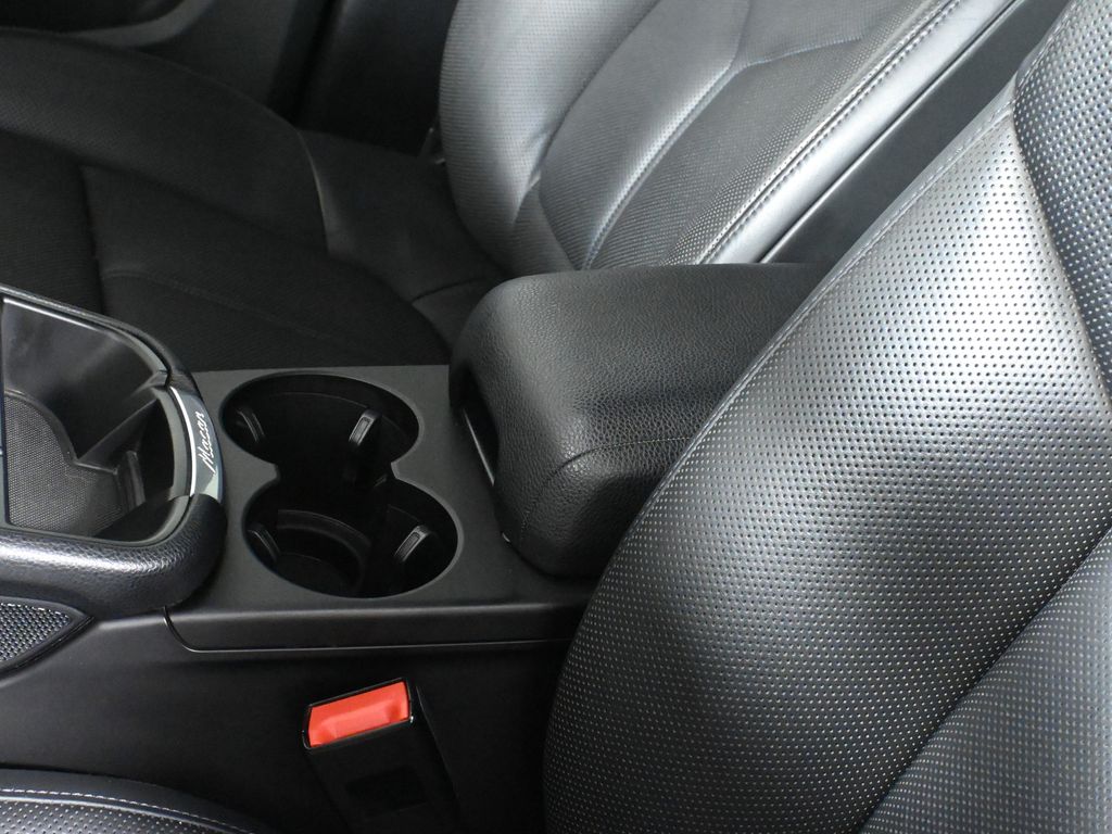 Thumbnail: 2023 Porsche Macan - 29