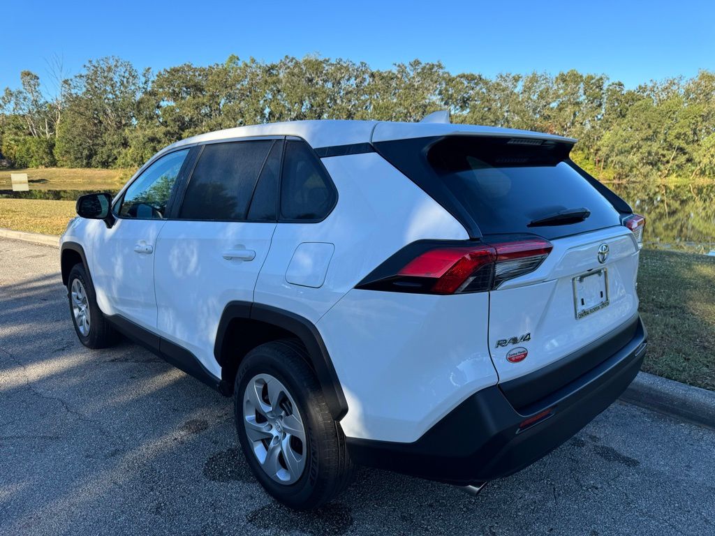 2023 Toyota RAV4 LE 3