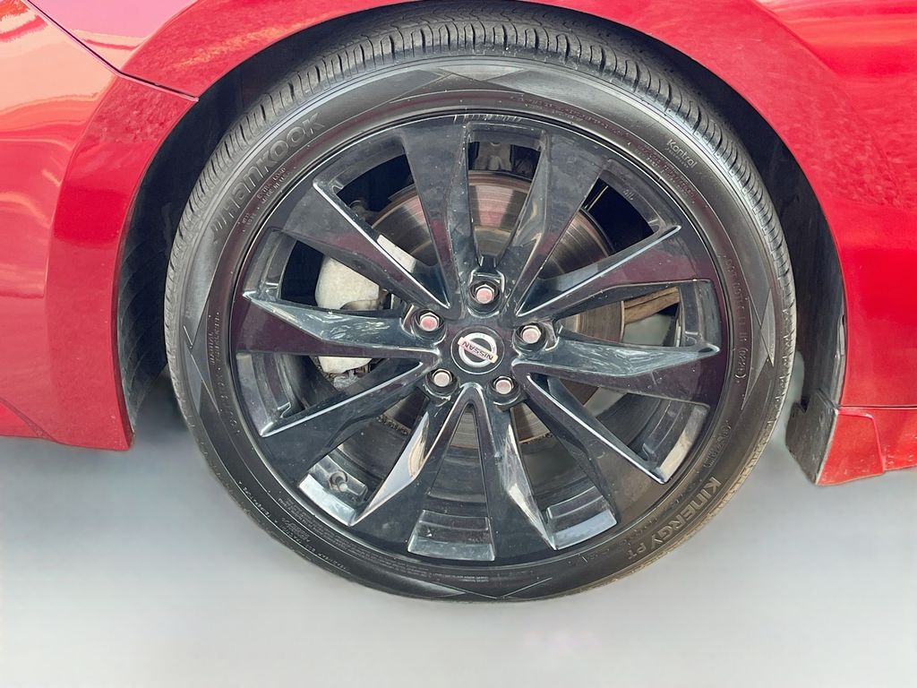 Used 2023 Red Nissan Platinum image 32