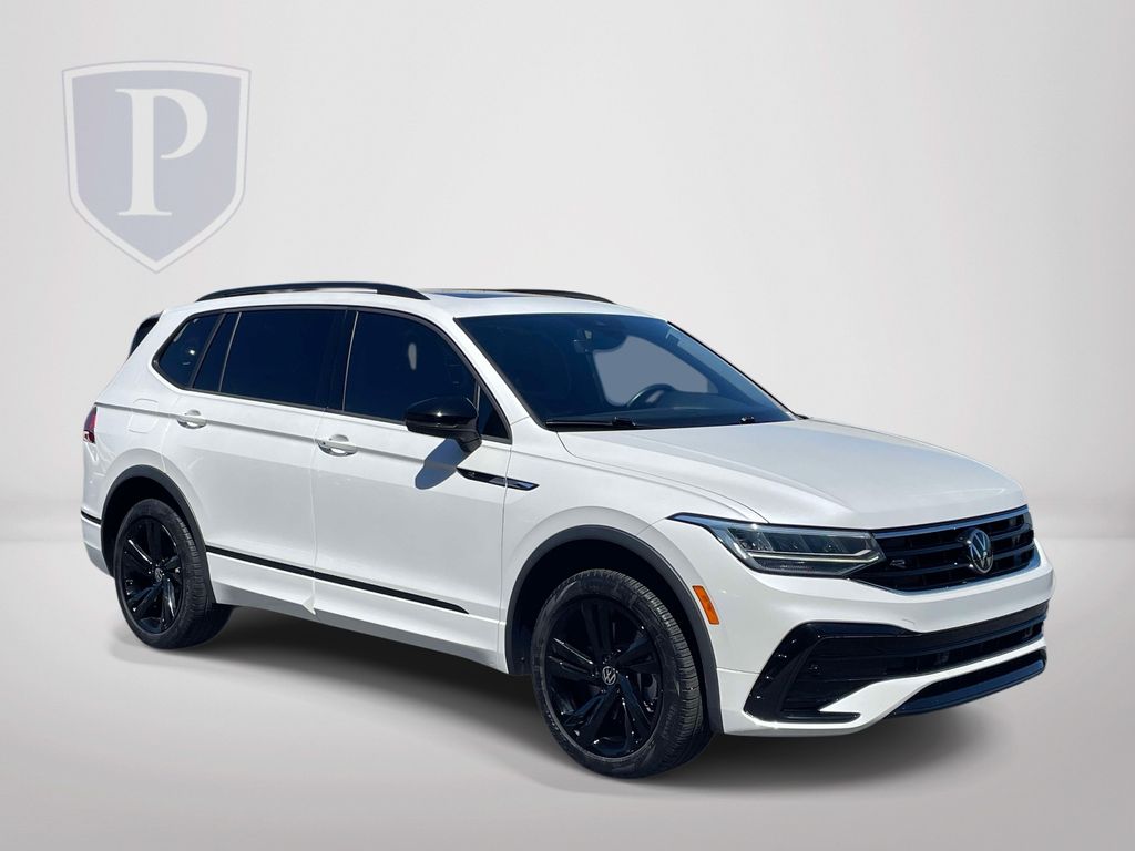 2024 Volkswagen Tiguan 2.0T SE R-Line Black 4Motion's photo