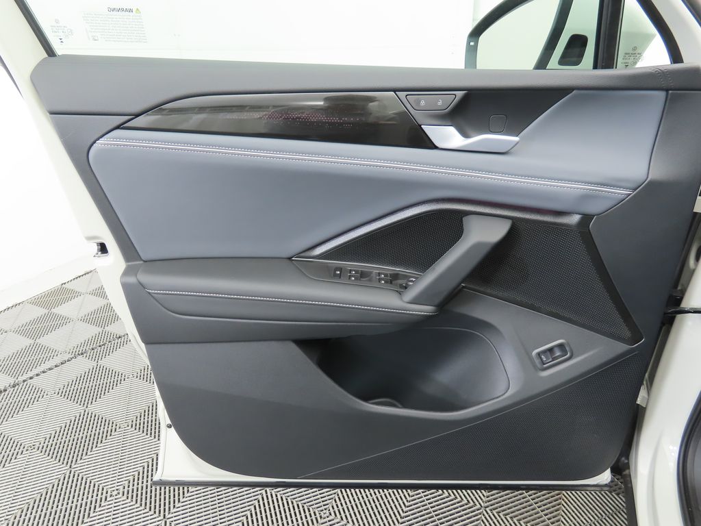 Thumbnail: 2025 Volkswagen Tiguan - 25
