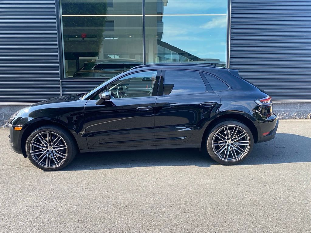 Thumbnail: 2024 Porsche Macan - 2