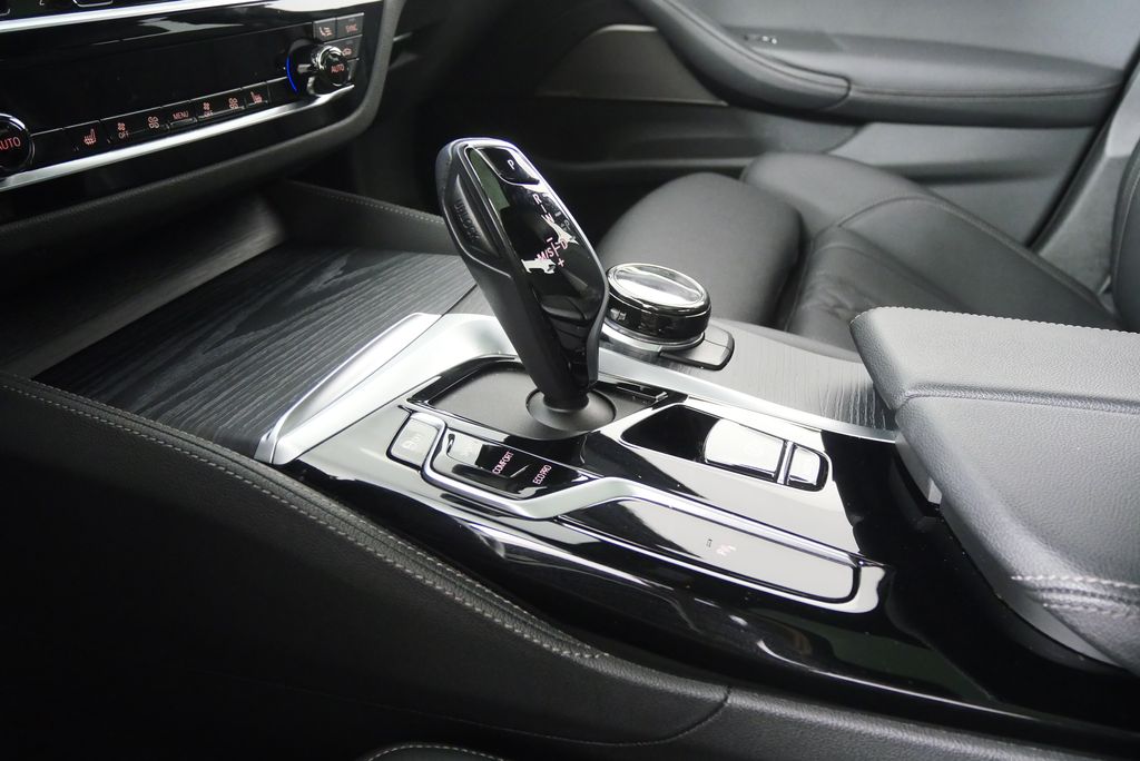 Thumbnail: 2023 BMW 5 Series - 28