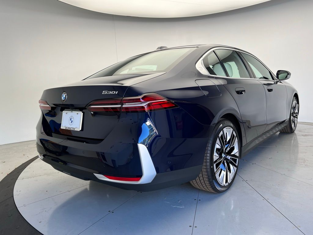 Thumbnail: 2026 BMW 5 Series - 3