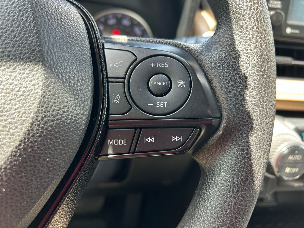 Thumbnail: 2020 Toyota RAV4 - 19