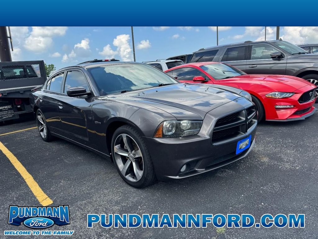 Crystal Metallic 2014 Dodge Charger Sedan Rear-Wheel Drive Automatic