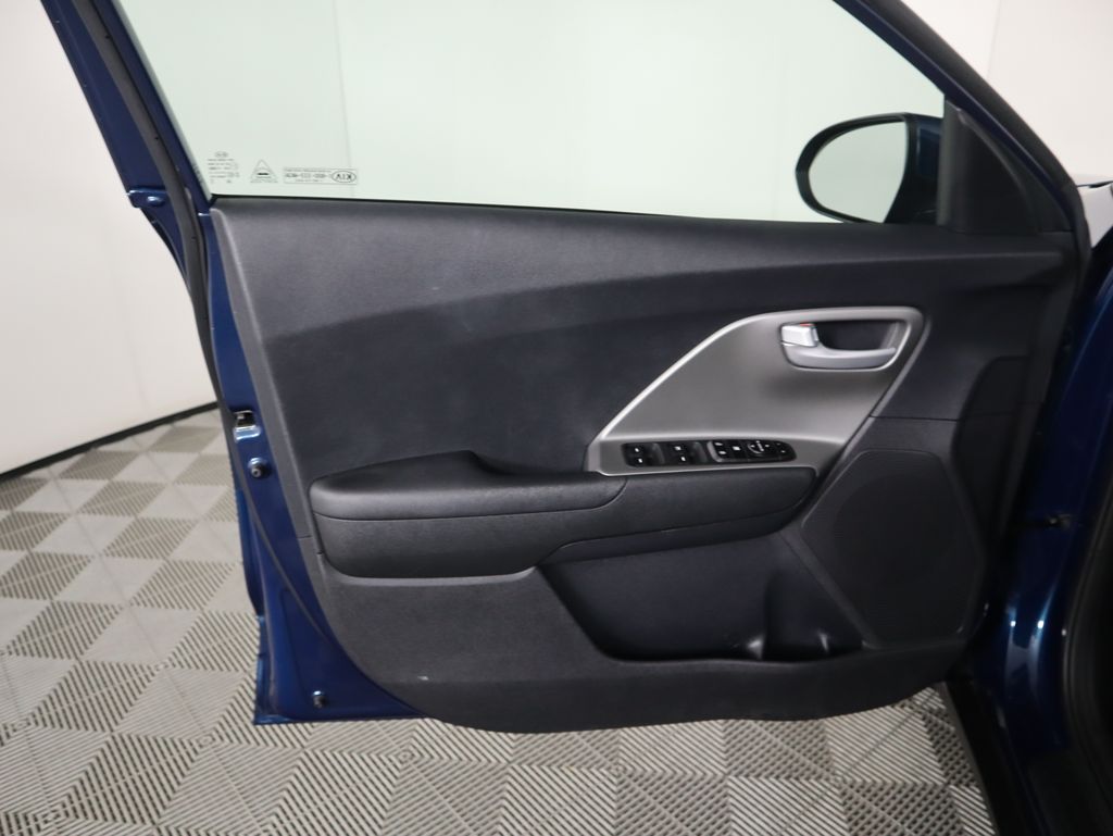 Thumbnail: 2019 Kia Niro - 24