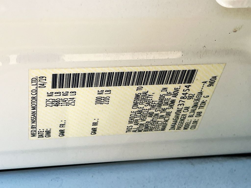 Used 2019 White Nissan 3.5 S image 28