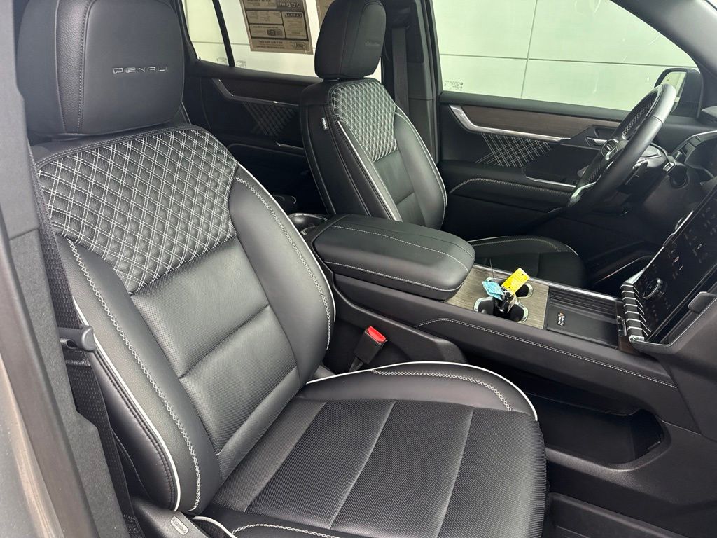 2025 GMC Acadia FWD Denali