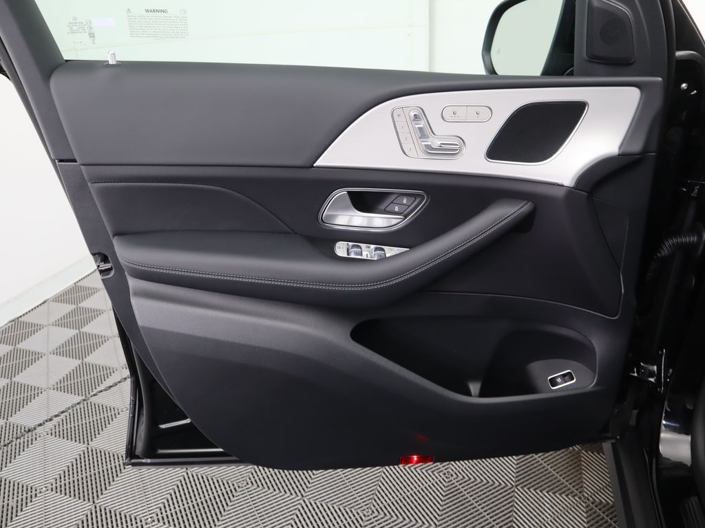 Thumbnail: 2026 Mercedes-Benz GLE - 26