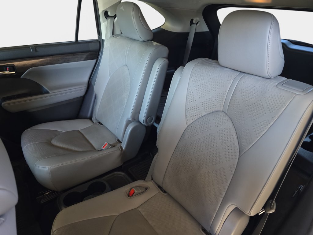 Used 2020 Blue Toyota Platinum image 16