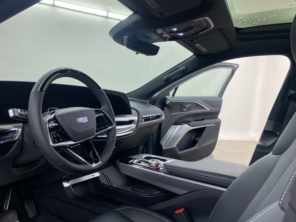 2024 Cadillac LYRIQ Luxury photo