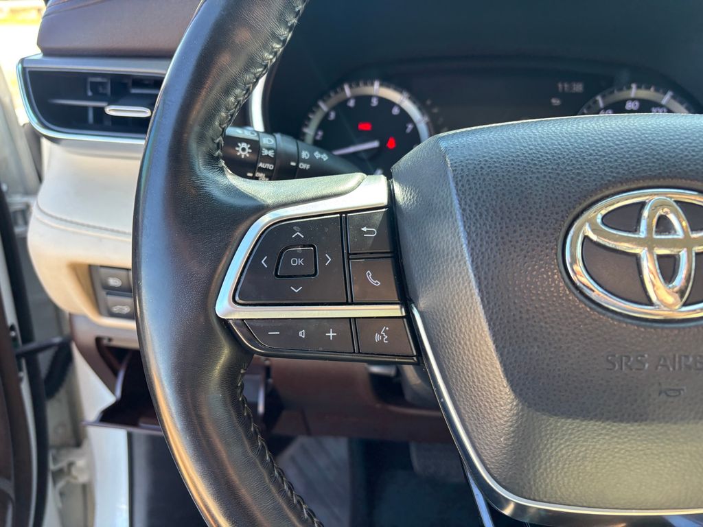 Used Car 2021 Toyota Highlander  Limited For Sale Under $30,000 In Austin, Texas