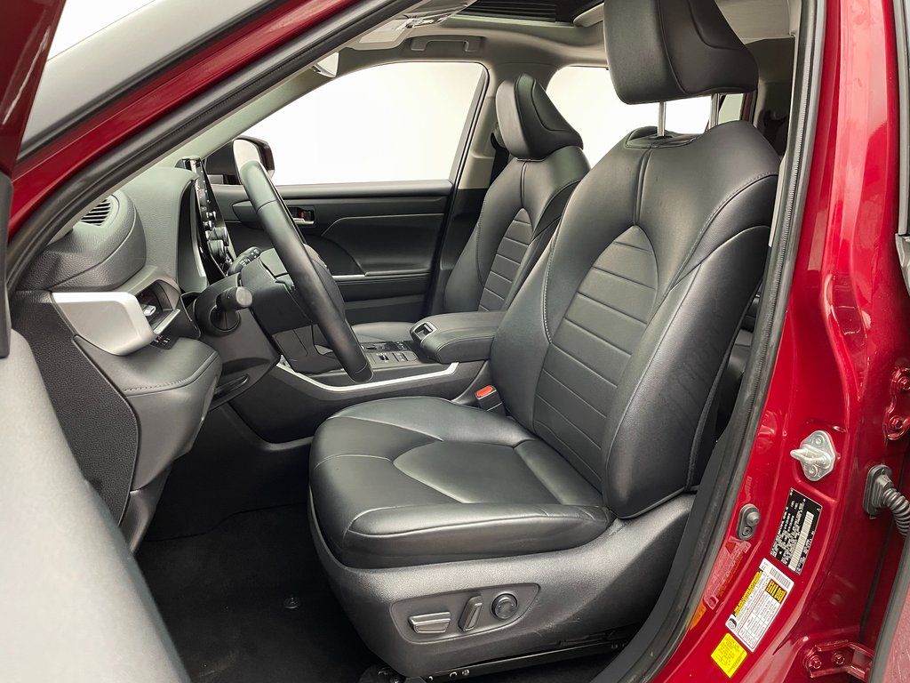 Thumbnail: 2021 Toyota Highlander - 13