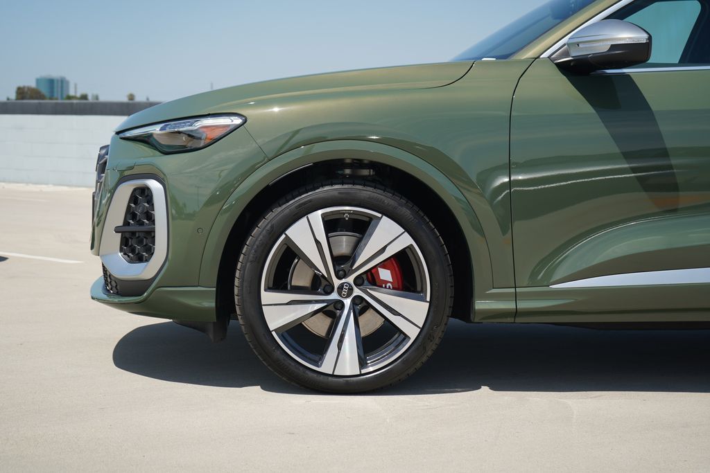 Thumbnail: 2026 Audi SQ5 - 2
