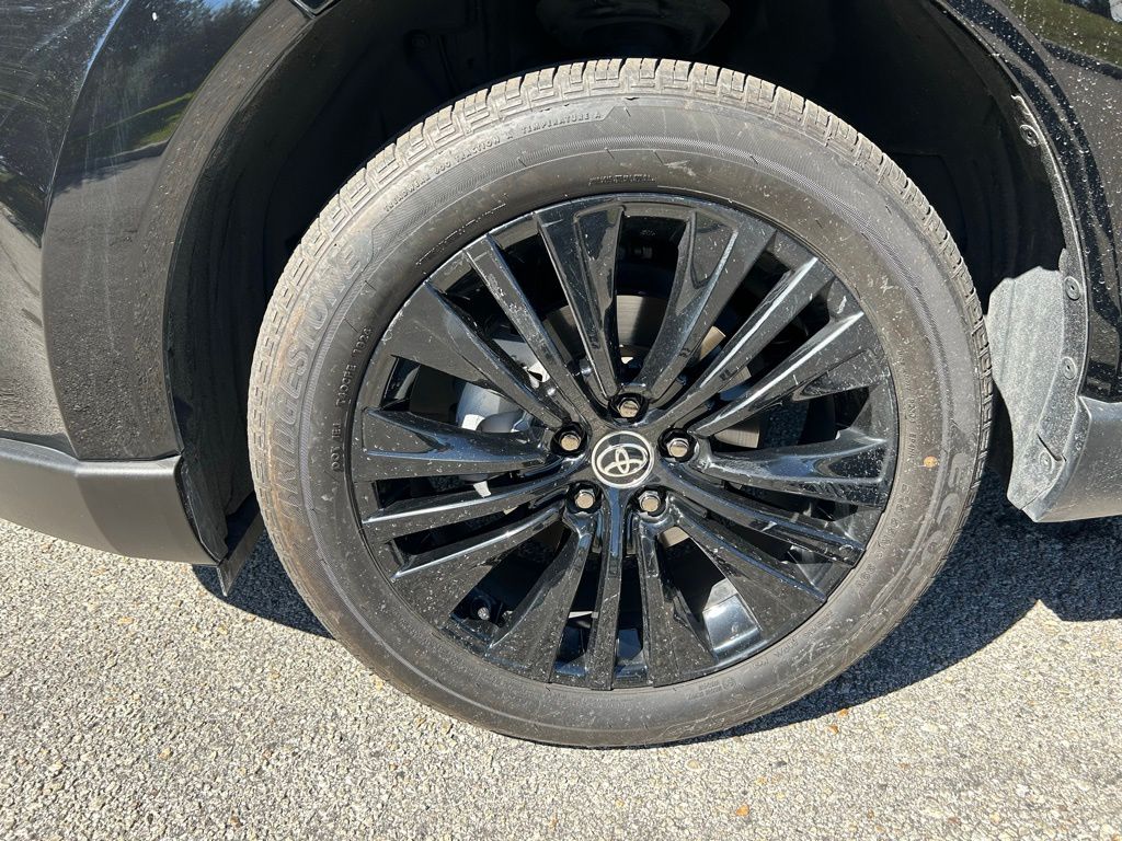 Thumbnail: 2022 Toyota Venza - 9