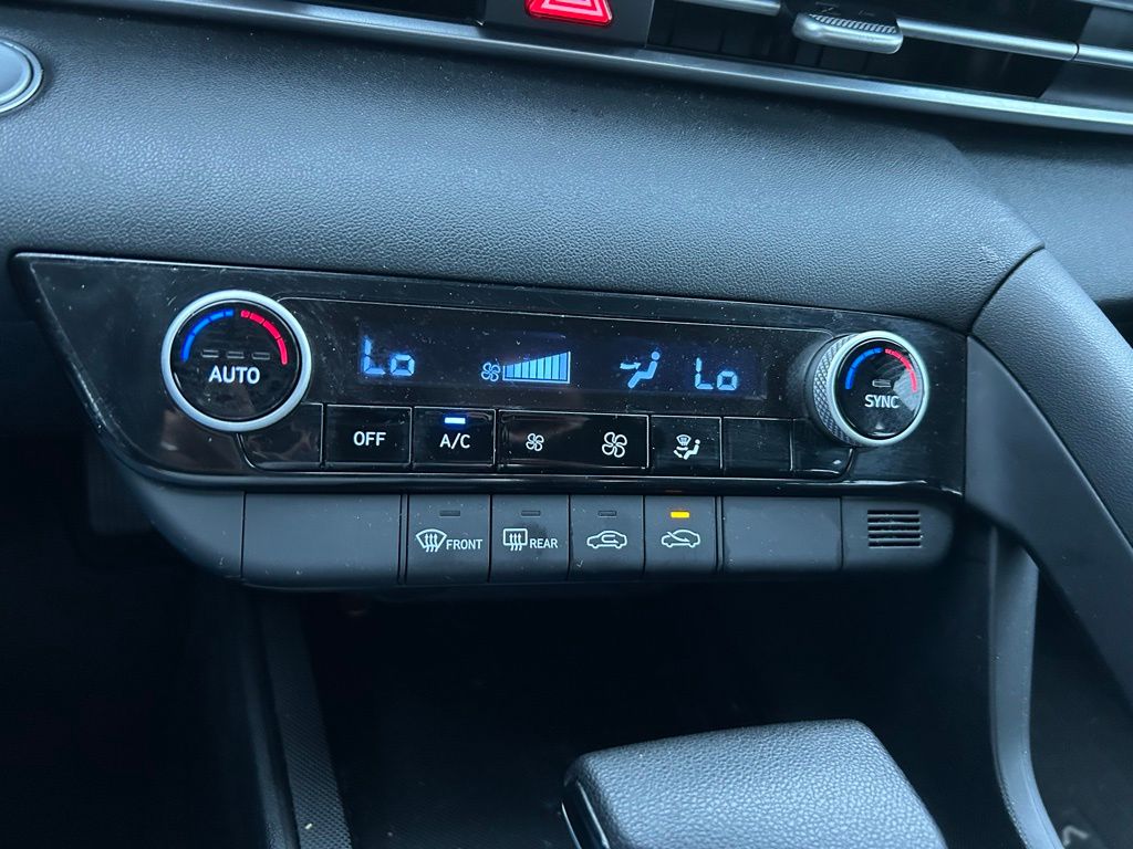 Thumbnail: 2021 Hyundai Elantra - 25