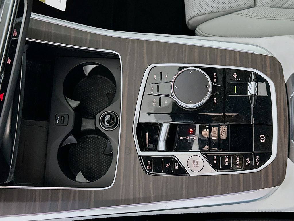 Thumbnail: 2026 BMW X5 - 15