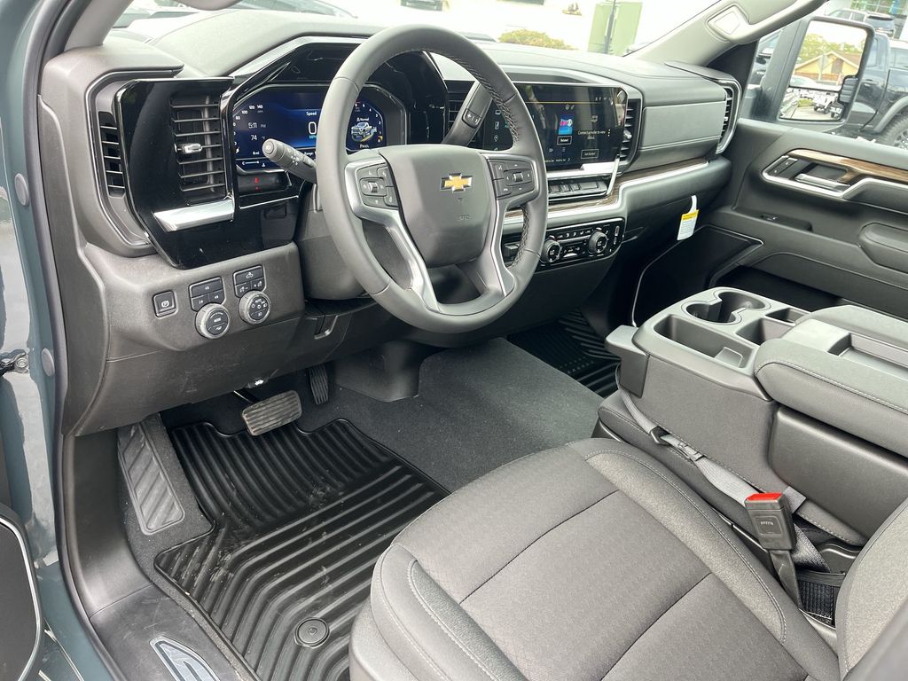 2025 Chevrolet Silverado 2500HD LT photo