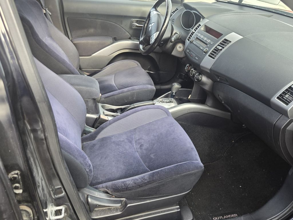 2010 Mitsubishi Outlander - $2,995