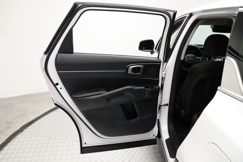 Thumbnail: 2023 Kia Sorento - 21