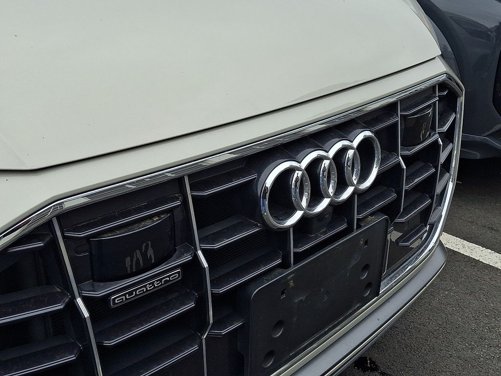 Thumbnail: 2023 Audi Q8 - 4