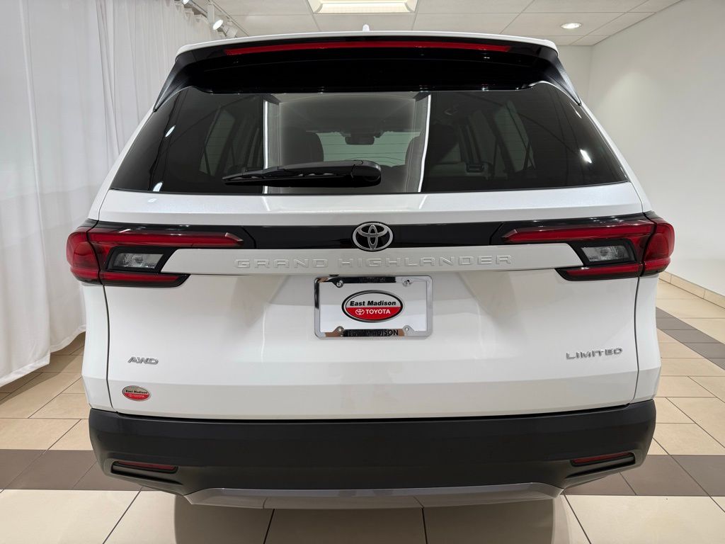 Thumbnail: 2025 Toyota Grand Highlander - 4