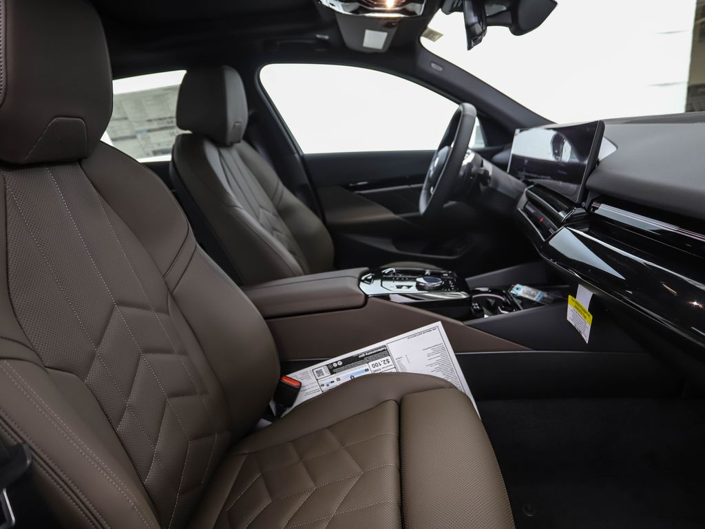 Thumbnail: 2026 BMW 5 Series - 30