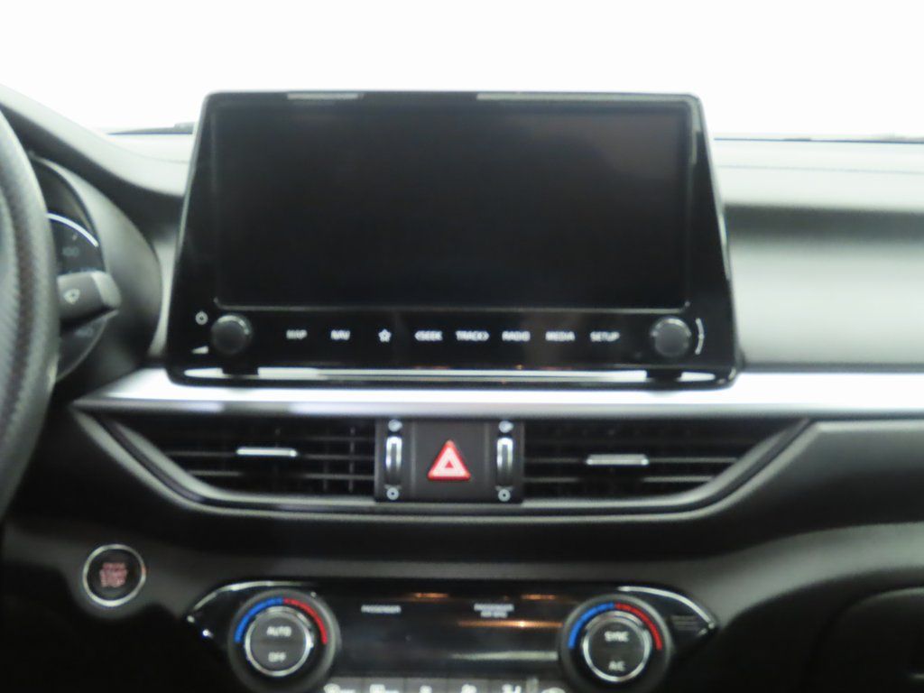 Thumbnail: 2022 Kia Forte - 14