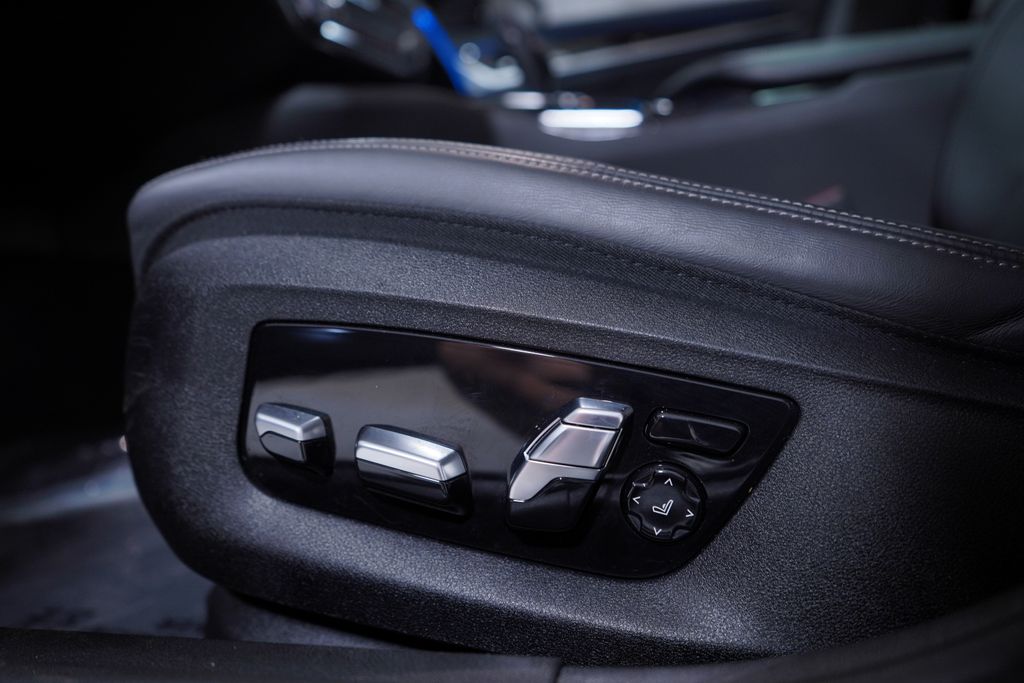 Thumbnail: 2023 BMW 5 Series - 18