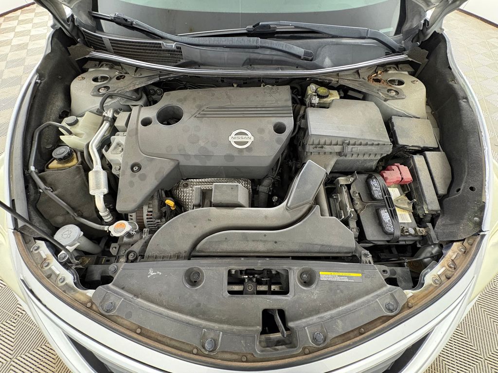 Used 2014 Silver Nissan 2.5 SV image 33