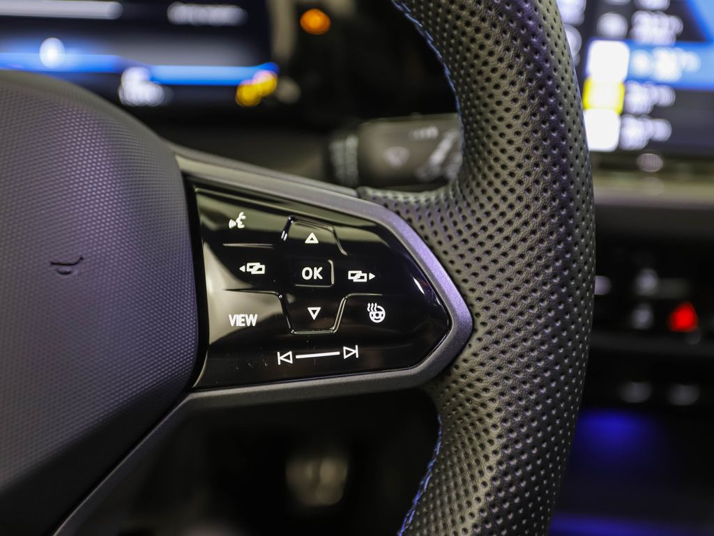 2023 Volkswagen Golf R 13