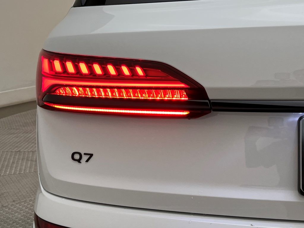 Thumbnail: 2025 Audi Q7 - 8