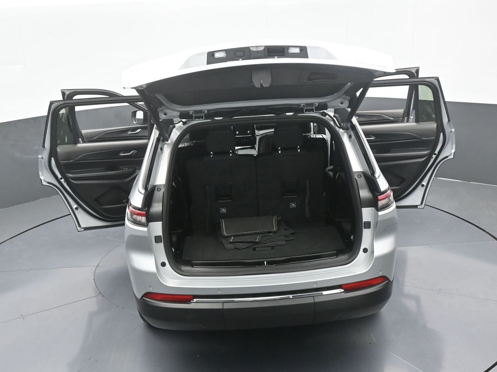 Used 2024 Silver Zynith Jeep Laredo image 69