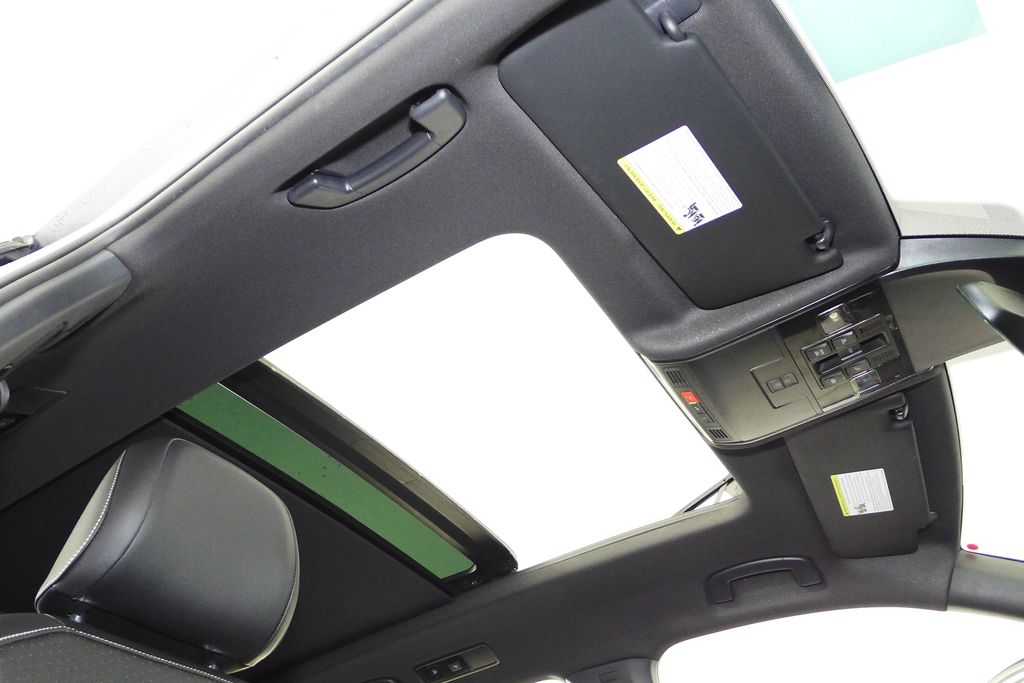 Thumbnail: 2022 Volkswagen Tiguan - 18