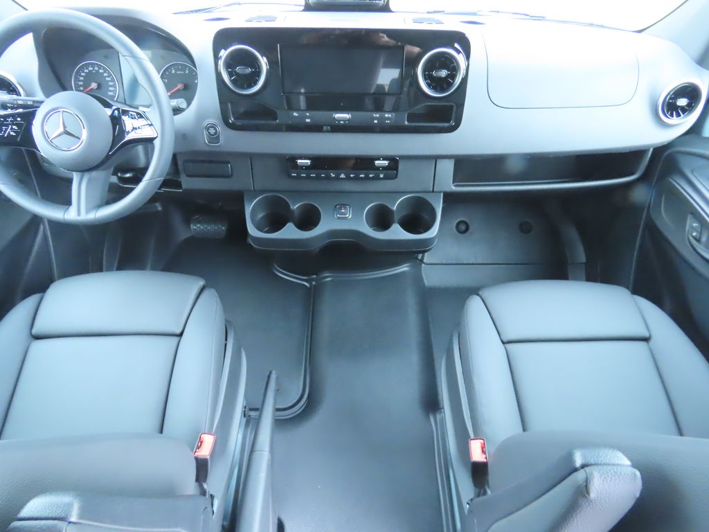 Thumbnail: 2025 Mercedes-Benz Sprinter - 14