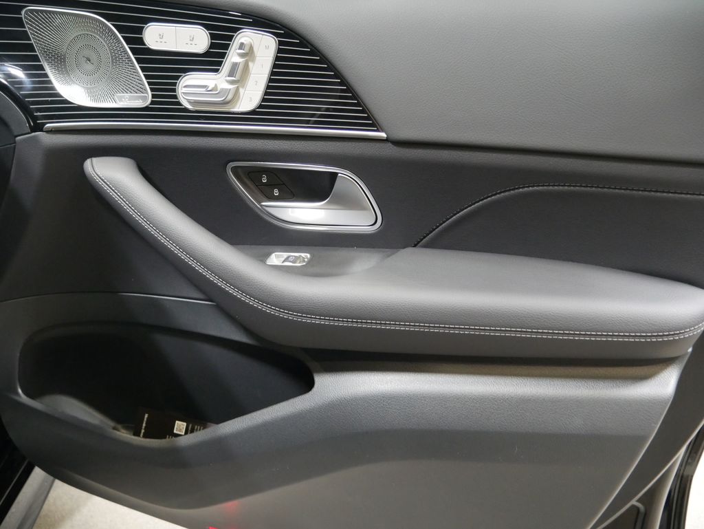 Thumbnail: 2026 Mercedes-Benz GLE - 28